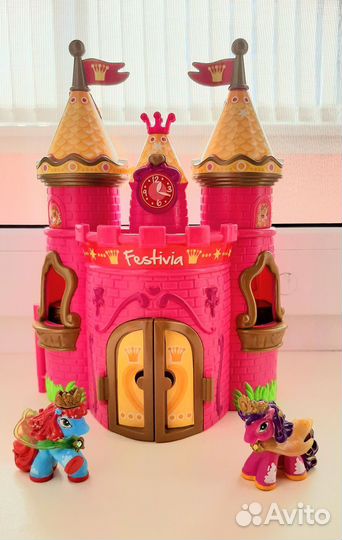 Игрушечный замок + 2 пони