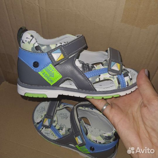 Сандали новые