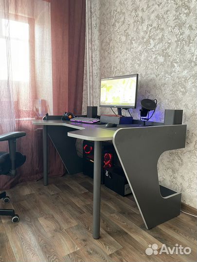 Компьютерный стол Aceline 140CMA