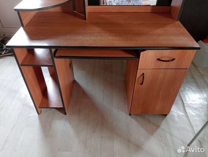 Компьютерный стол