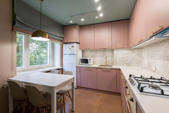 3-к. квартира, 70,5 м², 2/2 эт.