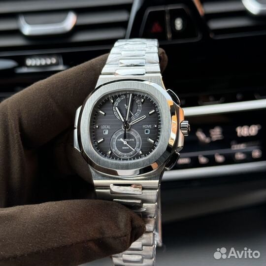 Часы Patek Philippe Nautilus Travel Time