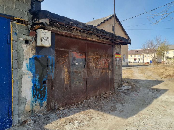 Гараж, > 30 м²