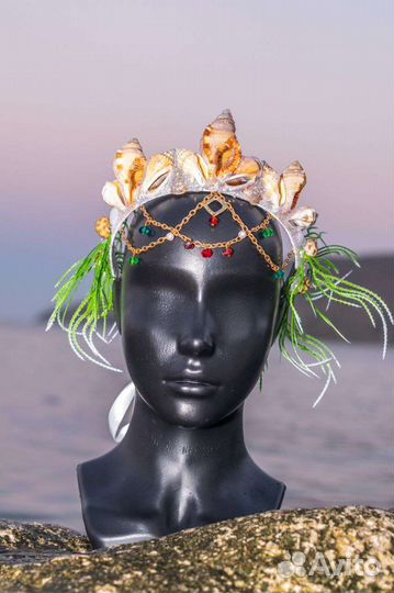 Корона из морских раковин