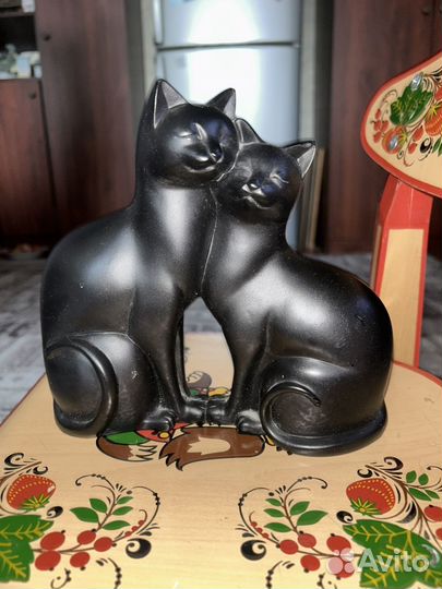 Статуэтка котов