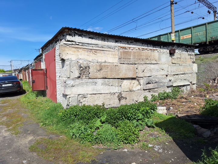 Гараж, > 30 м²