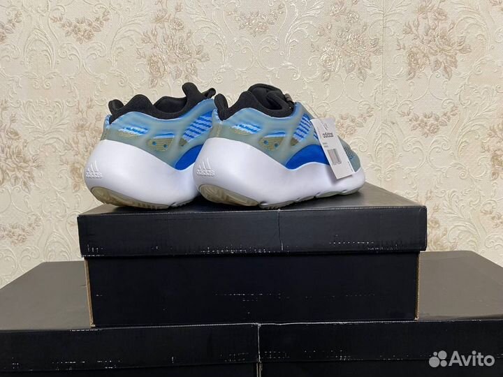 Кроссовки Adidas Yeezy Boost 700 v3