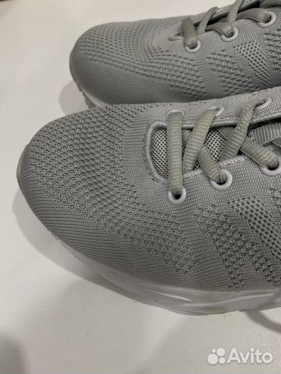 Кроссовки женские