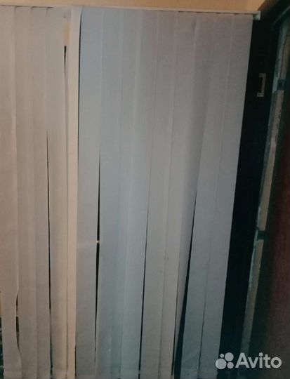 Интерьер : жалюзи и полка