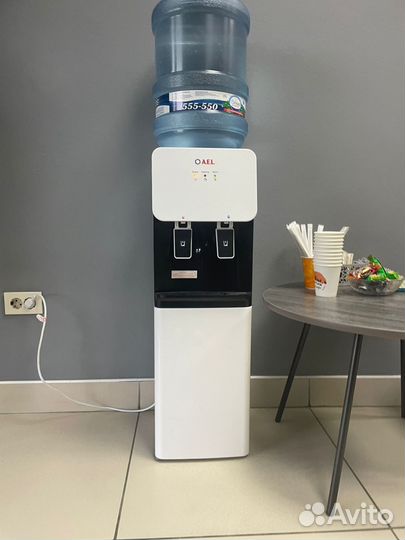 Кулер для воды напольный