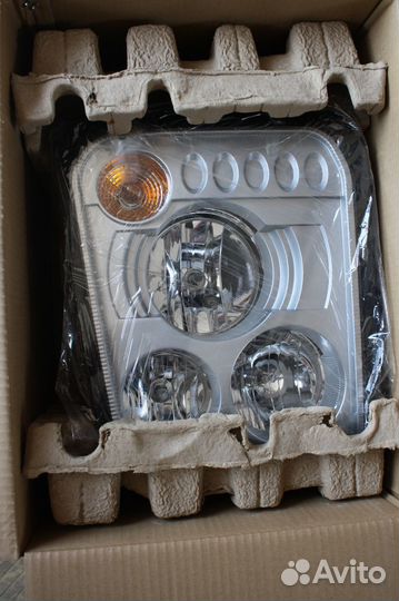 Передняя левая фара Hongyan