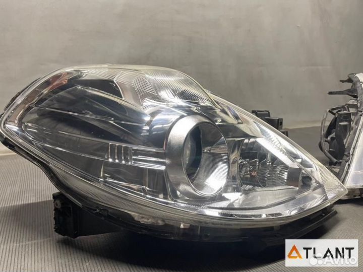 Фара передняя nissan tiida