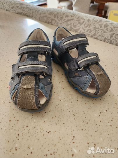Босоножки для мальчика 27р
