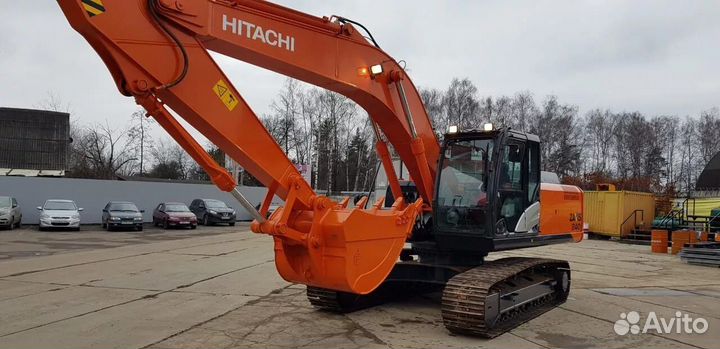 Стекло дверное левое на Hitachi 200,330 3G-5G