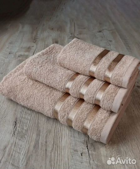 Махровые полотенца,набор