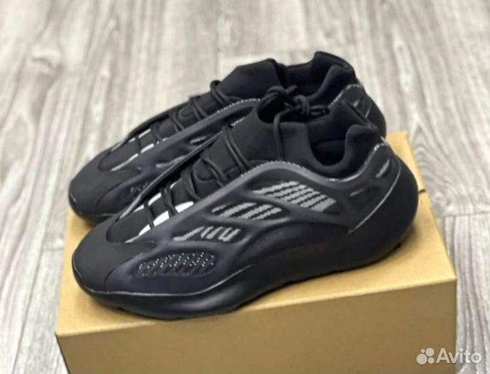 Кроссовки Adidas Yeezy Boost 700