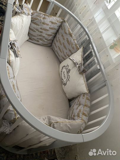 Детская кроватка с маятником круглая