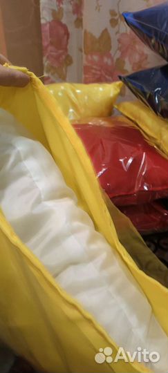 Декоративные, красивые,яркие. Съёмный чехол