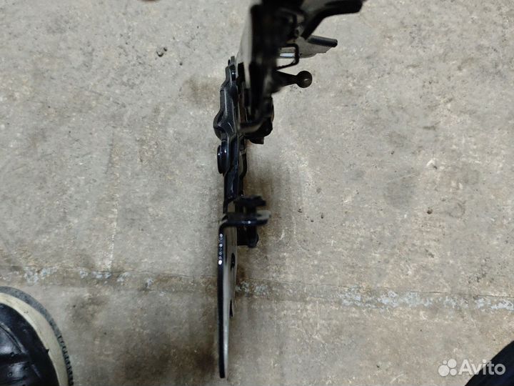 Петля капота правая BMW g05