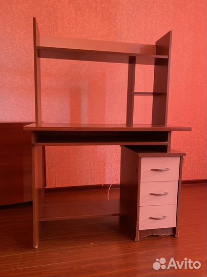Письменный стол