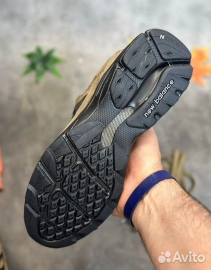 Кроссовки New Balance 990v4