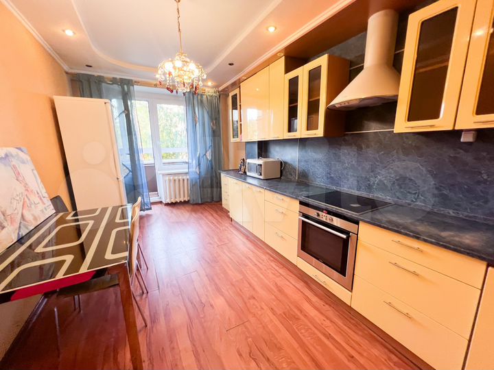 3-к. квартира, 90 м², 2/9 эт.