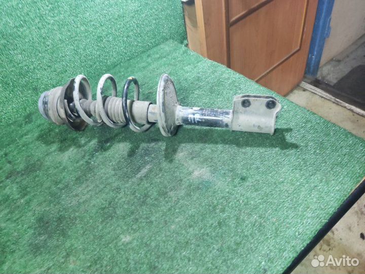 Стойка передняя правая Nissan Almera G15