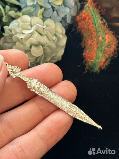 Серебряные кинжалы кулоны