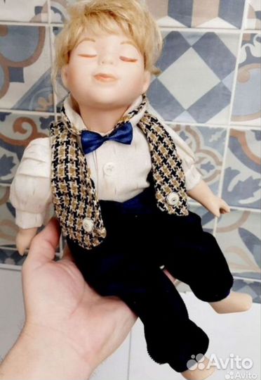 Куклы фарфоровые, Ожидание поцелуя