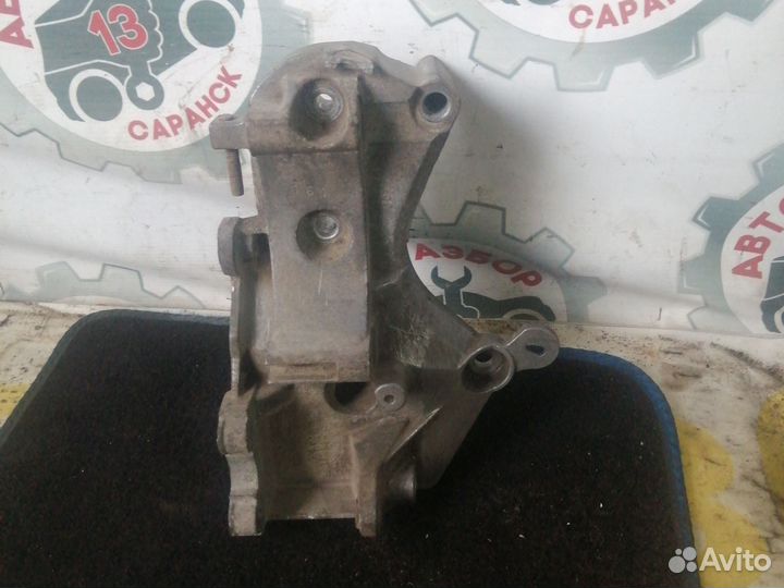 Кронштейн генератора Renault Logan 2012