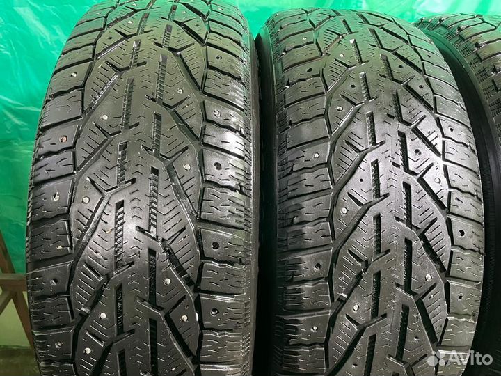 Kormoran SUV Stud 215/65 R16 102T