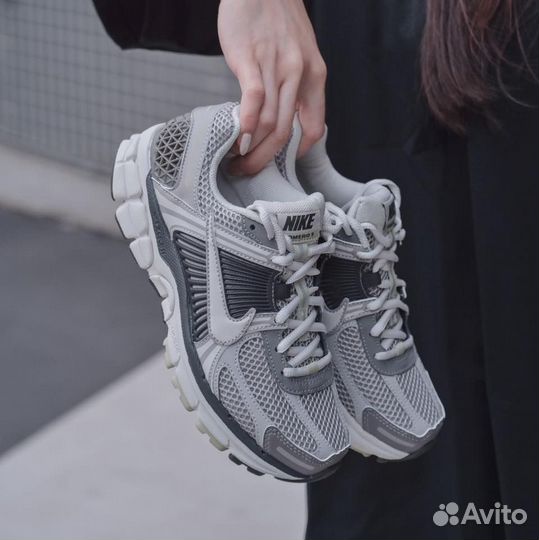 Кроссовки Nike Air Zoom Vomero 5