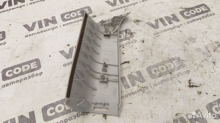 Обшивка задней правой стойки Ford Kuga 1