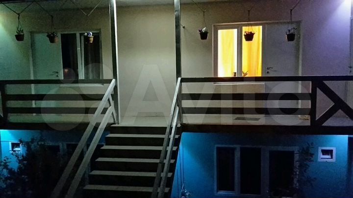 Комната 18 м² в 8-к., 2/2 эт.