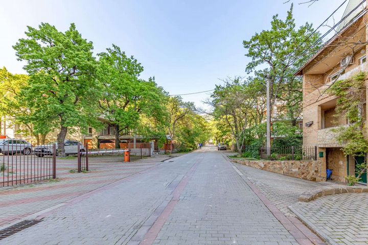 Дом 367 м² на участке 6 сот.