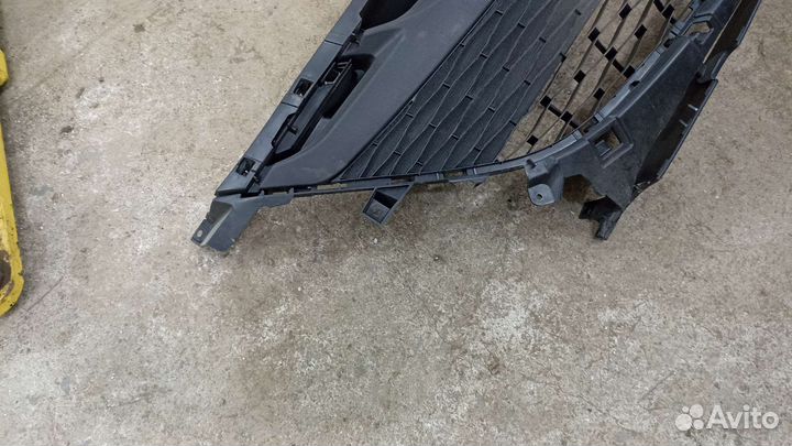 Решётка переднего бампера Mazda3