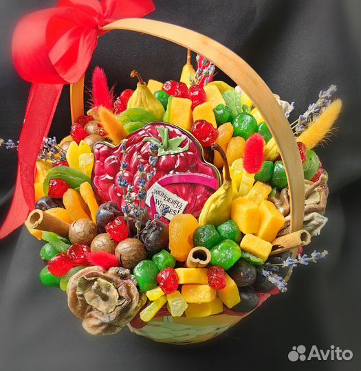 Корзинка с сухофруктами