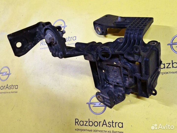 Кронштейн блока ABS Opel Astra H