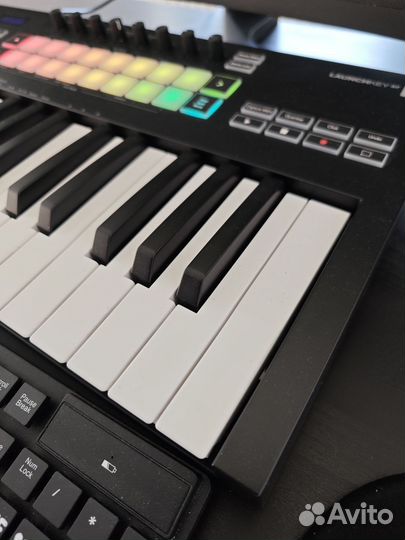 Миди клавиатура Novation launchkey 37