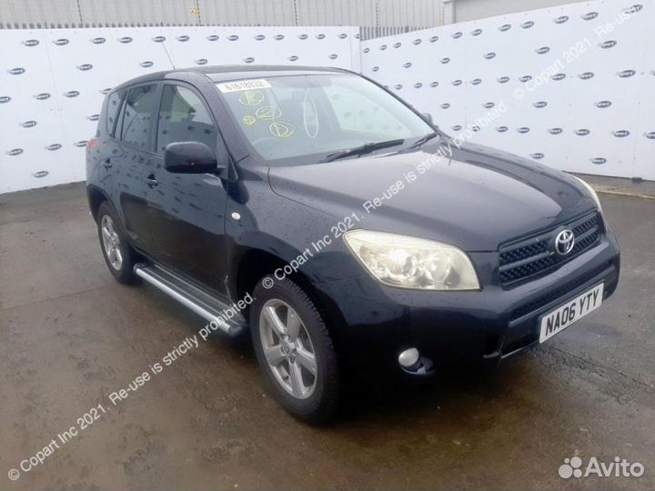 Кулак поворотный правый Toyota Rav4 30