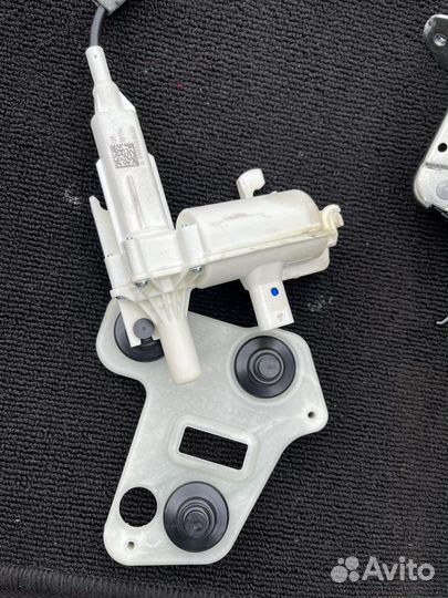 Электропривод багажника Mercedes W213 A0999068600