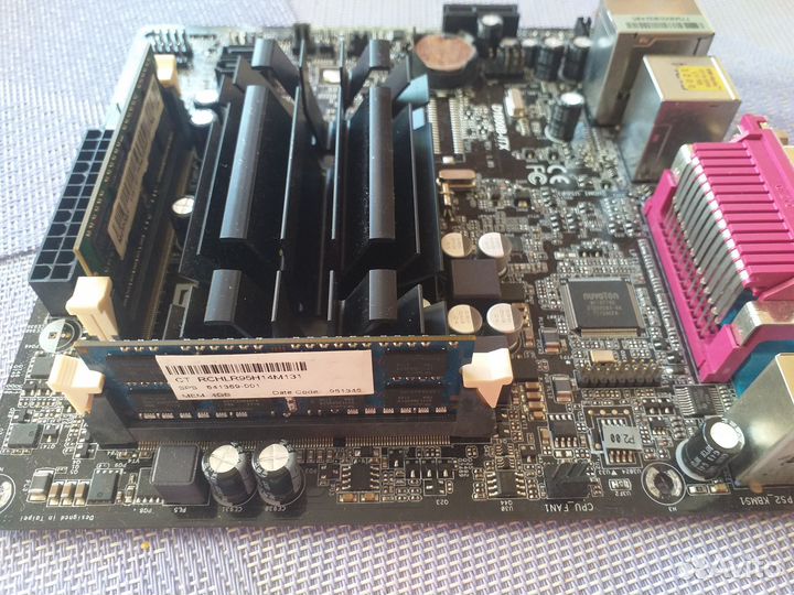 Материнская плата с процессором и памятью