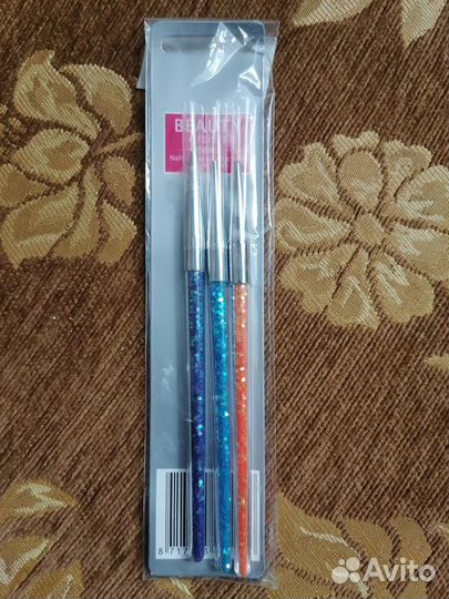 Продам набор кистей для маникюра