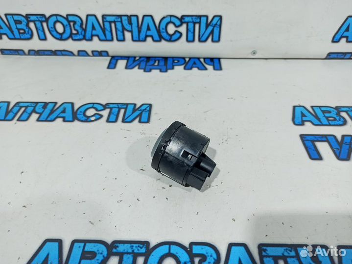 Переключатель света фар Volkswagen Tiguan 3C894143