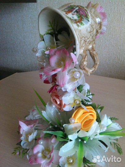 Парящая чашечка