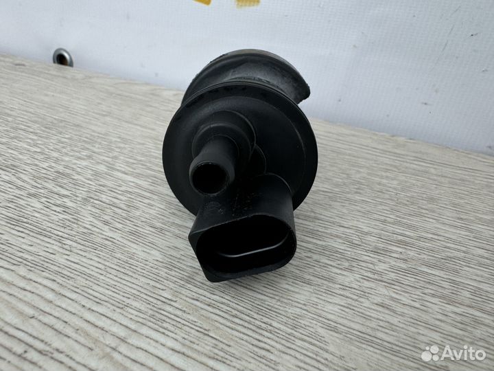 Клапан вентиляции топливного бака VW Golf 5