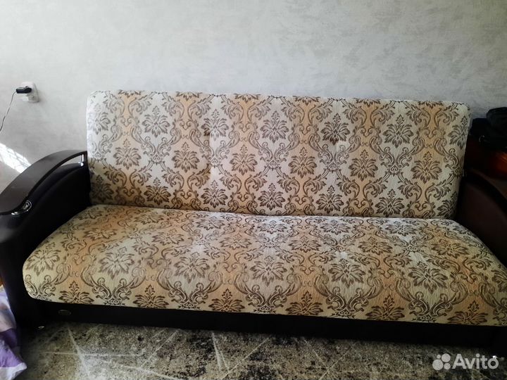 Диван