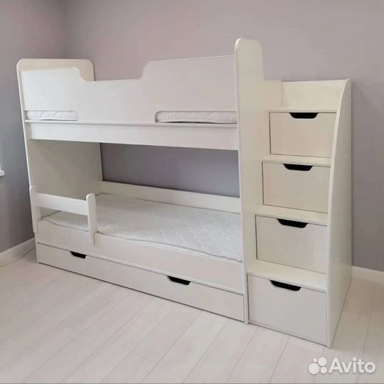Двухъярусная кровать