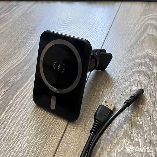 Держатель для телефона с беспроводной зарядкой