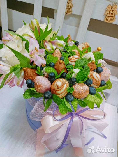 Клубника в шоколаде. Клубничные букеты